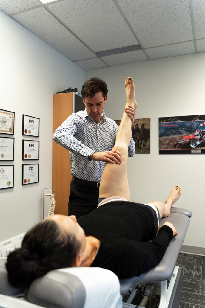 Dr. Macdonald leg therapy at Elite Sports